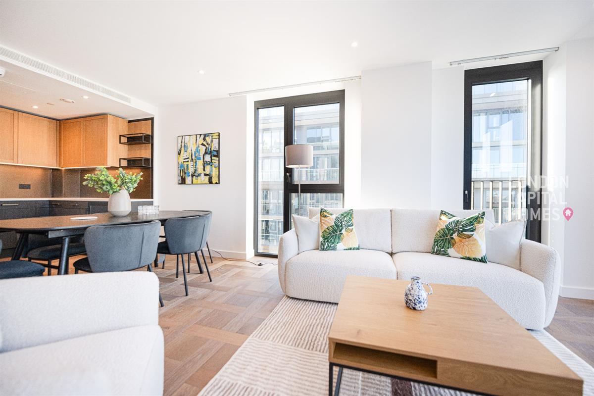 3 bed property in 2 Merino Gardens, London